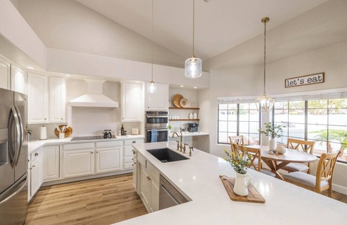 Val Vista Lakes Casa | Lakeside Paradise: Hot Tub, Pool, Golf & Games