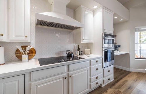 Val Vista Lakes Casa | Lakeside Paradise: Hot Tub, Pool, Golf & Games