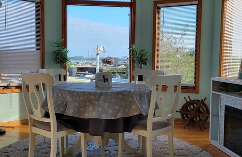 Toledo Casa | Lakeside Paradise with Priceless Views