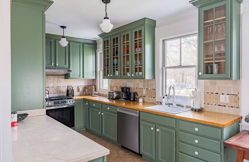 Pine Plains Casa | Lakeside Peninsula Escape