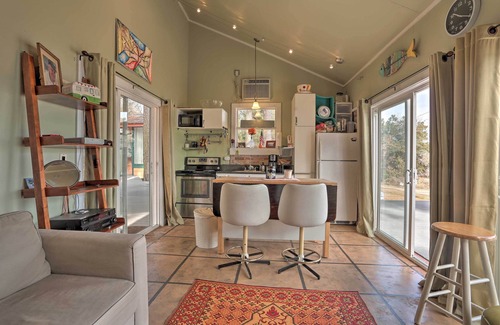 Pleasure Island Cabaña | ¡NUEVO! Lakeside Pleasure Island Cabin con cubierta y parrilla