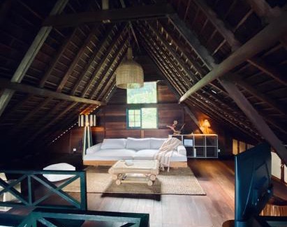 Bedugul Chalet De Esquí | Lakeside retreat and Golf in Bedugul