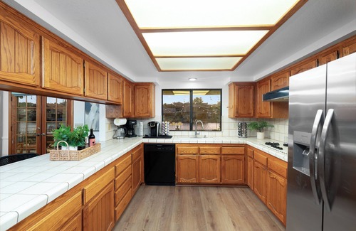 Victorville Casa | Lakeside Retreat Hot Tub, Fire Pit, 4BR/3BA