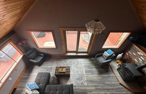 Rindge Casa | Lakeside Retreat - HOT TUB, Swimming, Boats