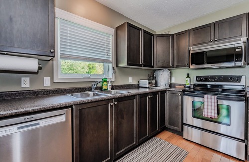 Lion's Head Casa | Lakeside Retreat with Hot Tub & Dock