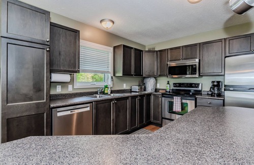 Lion's Head Casa | Lakeside Retreat with Hot Tub & Dock