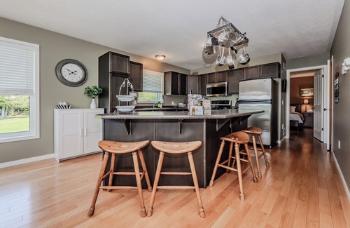 Lion's Head Casa | Lakeside Retreat with Hot Tub & Dock