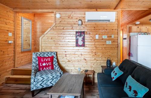 Smiths Corner Casa | Lakeside Retreat with Hot Tub