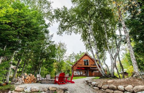 Smiths Corner Casa | Lakeside Retreat with Hot Tub