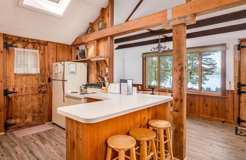 Moultonborough Cabina | Lakeside rustic cabin sleeps 6 on Lake Kanasatka