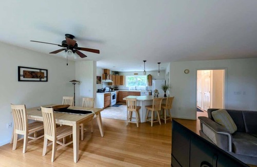 Mariaville Casa | Lakeside Serenity Cabin, watersports, Family