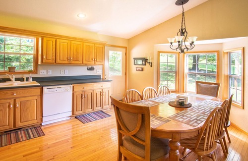 Hayesville Casa | Lakeside Serenity: casa del lago con resbalón cubierto