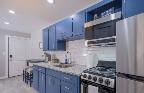 Bridgman Condominio | Lakeside Serenity: One-Bedroom Villa