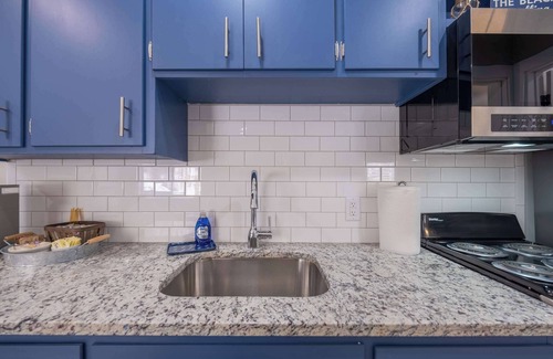 Bridgman Condominio | Lakeside Serenity: One-Bedroom Villa