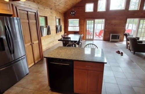 Lincoln Casa | Lakeside Serenity