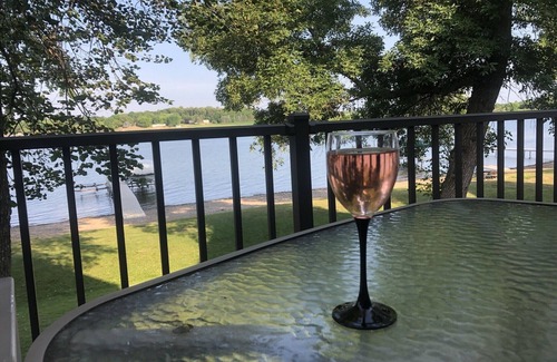 Alexandria Villa | Hermosa villa junto al lago con increíbles puestas de sol (hará 6 meses de alquiler de invierno)