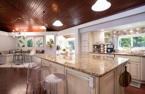 DeLand Casa | Lakeside w/private dock! Beaches 45 mins / Orlando MCO 1 hour / Ocala NF 15 mins