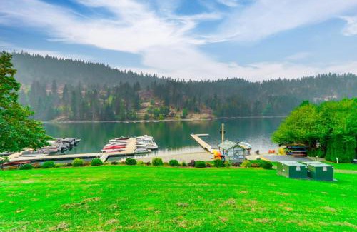 Rathdrum Apartamento | Lakeside Winter Walks! Idaho Condo with Resort Perks
