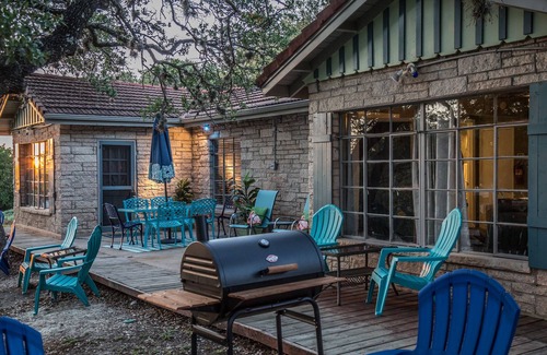 Volente Cabina | LakeTravis 6 guest Bungalow # 1: parque acuático gratuito, a pie del puerto deportivo, restaurantes, playa y la