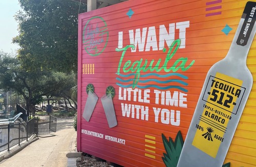 Volente Cabina | LakeTravis 6 guest Bungalow # 1: parque acuático gratuito, a pie del puerto deportivo, restaurantes, playa y la