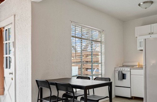 Volente Cabina | LakeTravis Bungalow 4