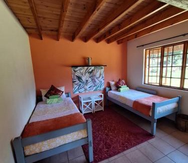 uMngeni Chalet De Esquí | Lakeview Cottage, Curry's Post - SOLAR POWERED