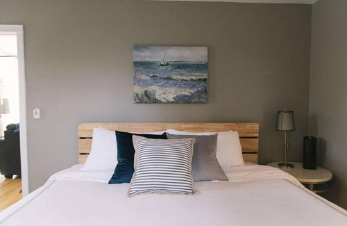 Baileys Harbor Casa | Lakeview Cottage in Downtown Baileys Harbor