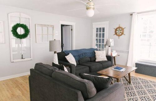 Baileys Harbor Casa | Lakeview Cottage in Downtown Baileys Harbor
