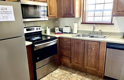 Kirby Cabaña | Lakeview cottage on Lake Greeson with private hot tub!!