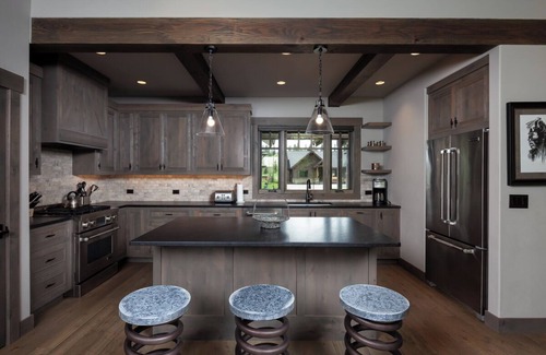 Whitefish Apartamento | Lakeview Escape l Luxury Home #3 w/Sauna, Fireplace & Large Private Deck