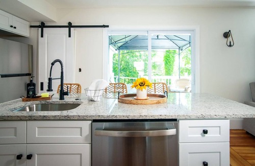 Billerica Casa | Lakeview Getaway With Hot Tub