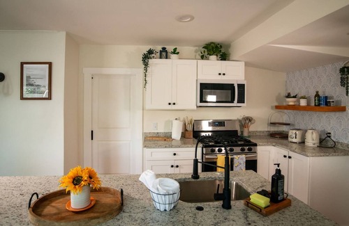 Billerica Casa | Lakeview Getaway With Hot Tub