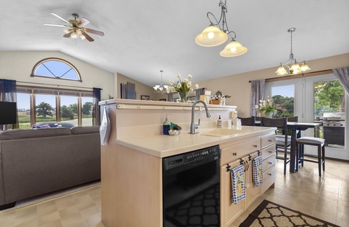 Delhi Casa | Lakeview Living - Entire Guest House - Perfect for your Holiday or Vacation!