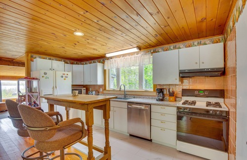 Searsport Cabaña | Lakeview Maine Retreat w/ Fire Pit, Grill & Canoe