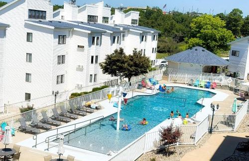 Osage Beach Casa | Lakeview Poolside 2bd2bapoolbalcony-sleeps 6pp