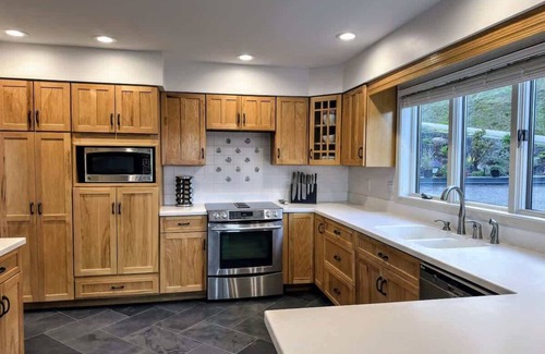 Hammondsport Casa | Lakeview, Spa, Firepit, BBQ, Fireplace + Speakeasy