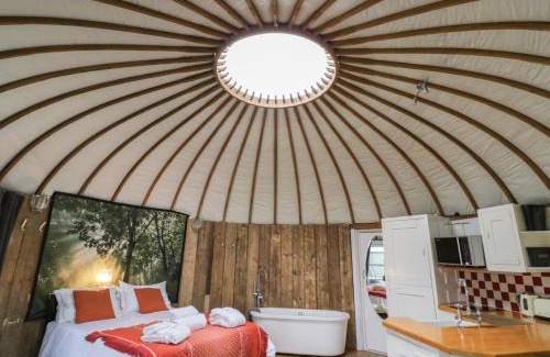 Tytherington Casa | Lakeview Yurt