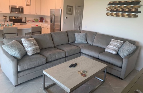 Lakewood Ranch Condominio | Lakewood National Golf Club Penthouse Condo with Luxury Amenities - Pet Welcome