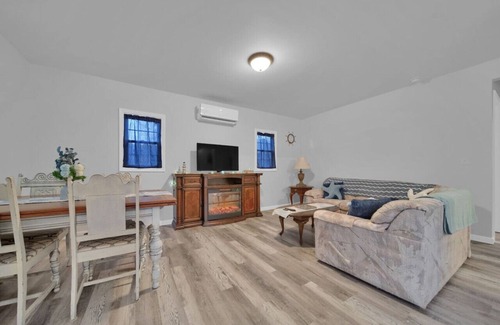 North Lakeport Casa | Lakewood Retreat - Hot Tub Open, Couples Getaway!