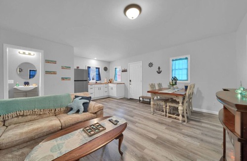 North Lakeport Casa | Lakewood Retreat - Hot Tub Open, Couples Getaway!