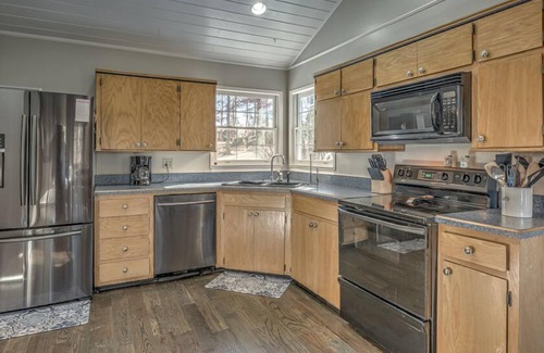 Blairsville Casa | Lakin' Memories - Lakefront | Dock | Pet Friendly | Pool Table | Fire Pit