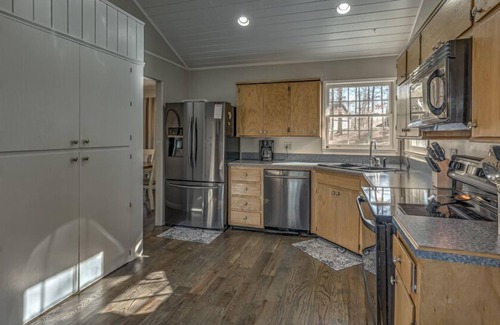 Blairsville Casa | Lakin' Memories - Lakefront | Dock | Pet Friendly | Pool Table | Fire Pit
