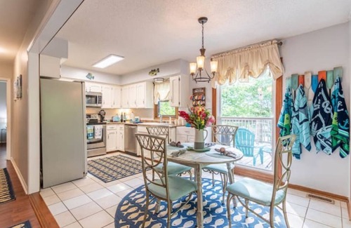 Inman Casa | LakingitEz..3BR/2BA amazing sunsets & hot tub