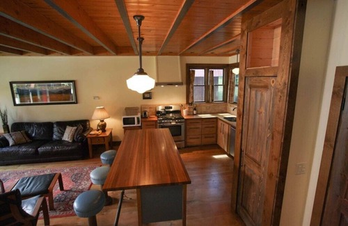 Cooke City-Silver Gate Cabina | The Lamar at Lamar Valley Cabins