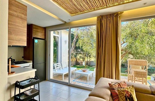 Achakkar Apartamento | Lamina | Cozy Rustic Haven for a Peaceful Getaway