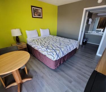 Independence Hotel | Lamplighter Inn Independence