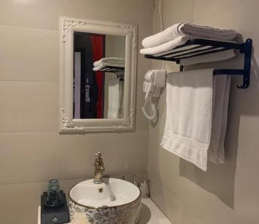 Binh Chanh Hotel | Lan Quế Phường Hotel