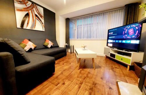 Newcastle-upon-Tyne Apartamento | Lancaster House - Entire 4Bed House Serviced Accommodation Newcastle FREE WIFI & FREE 1 OFF STREET PARKING SPACE UK