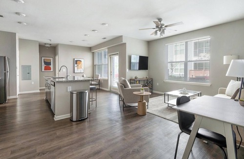Chesterfield Apartamento | Landing | Amazing 1BD, Pool, Clubhouse
