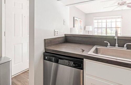 Sunbeam Apartamento | Landing | Amazing 1BD, Gym, Pool